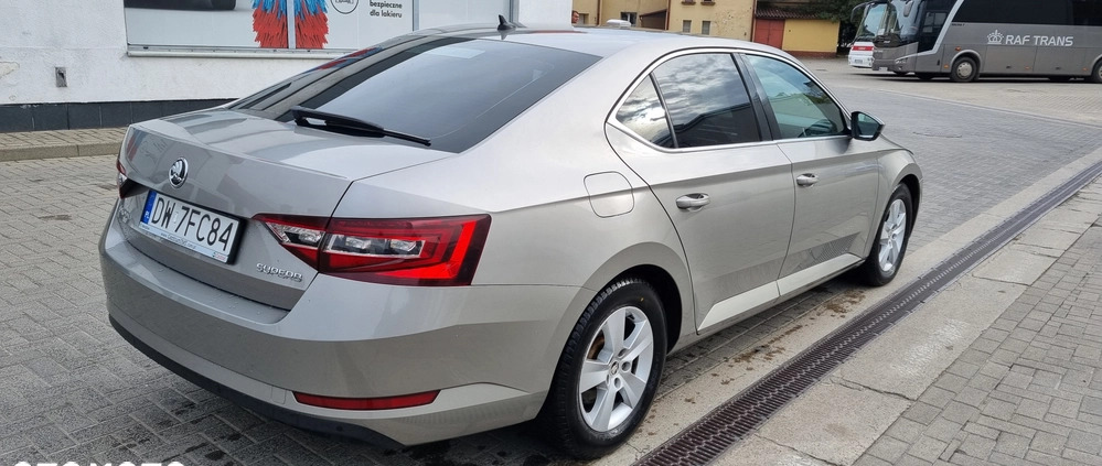 Skoda Superb cena 61900 przebieg: 298700, rok produkcji 2017 z Wojkowice małe 596